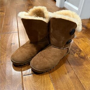 Sutton Uggs Midheight 2 Button High-Quality Australian Boots